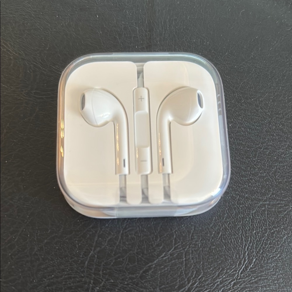 Apple White Wired EarPods with Case